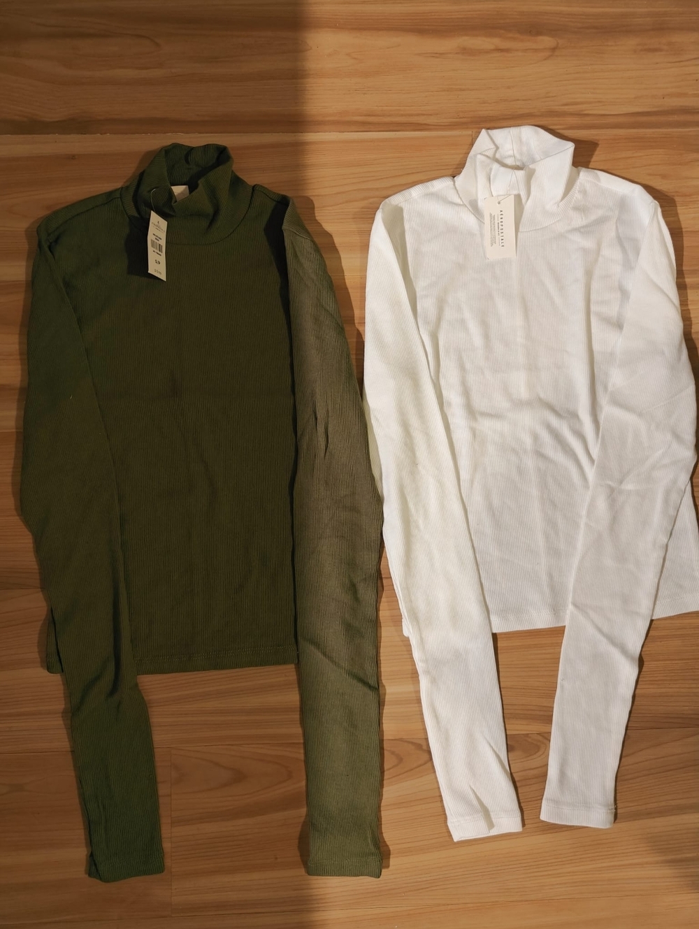 Women's Mock Fitted Turtleneck - Olive Green & White